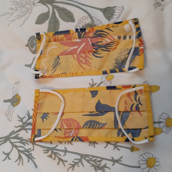 ❤ Free With Purchase Face Masks (set of 2) - Picture 3 of 3